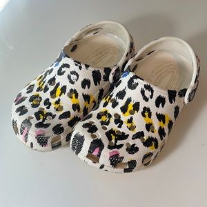 Crocs leopard print clogs